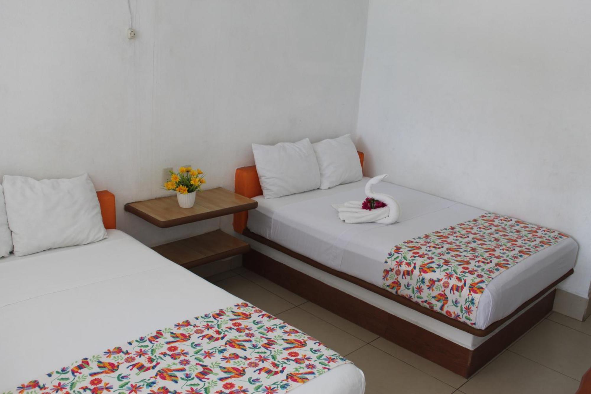 Hotel Victoria Zihuatanejo Exterior photo